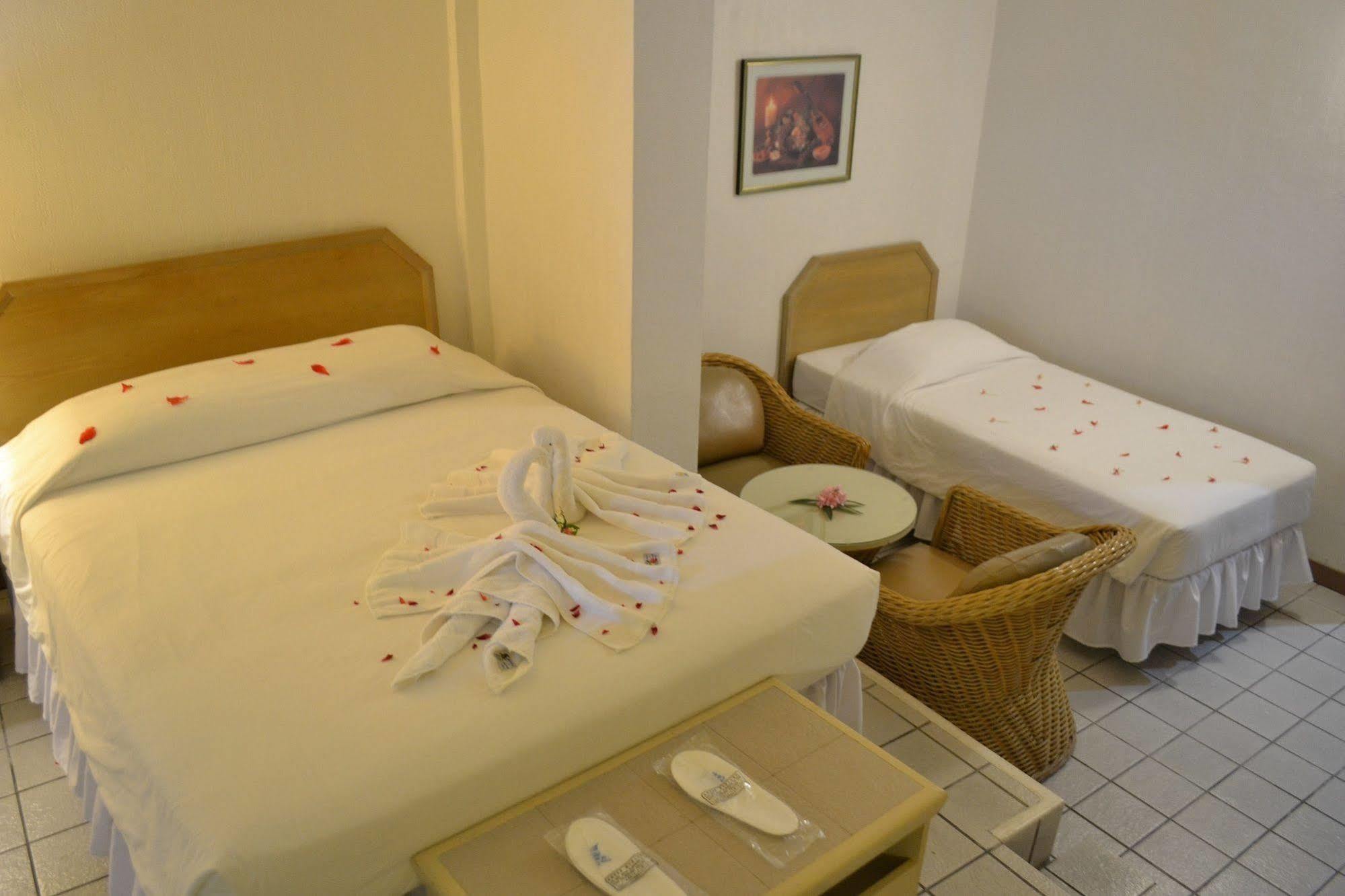 Hotel West Plaza By The Sea Koror Exterior foto